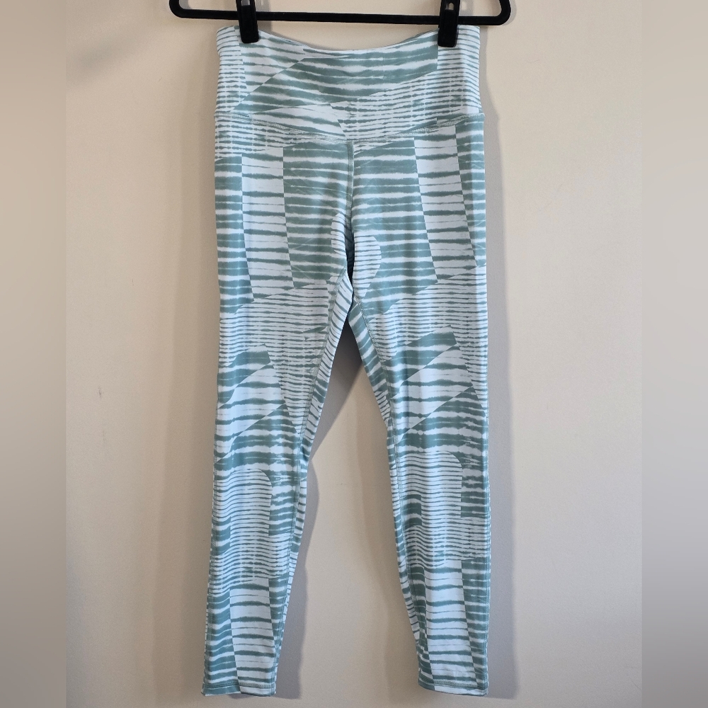 Reebok - Women's High-Rise Workout Leggings in Mint and White Stripes - Size M